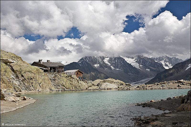 Refúgio e Lac Blanc (2.352 m).
