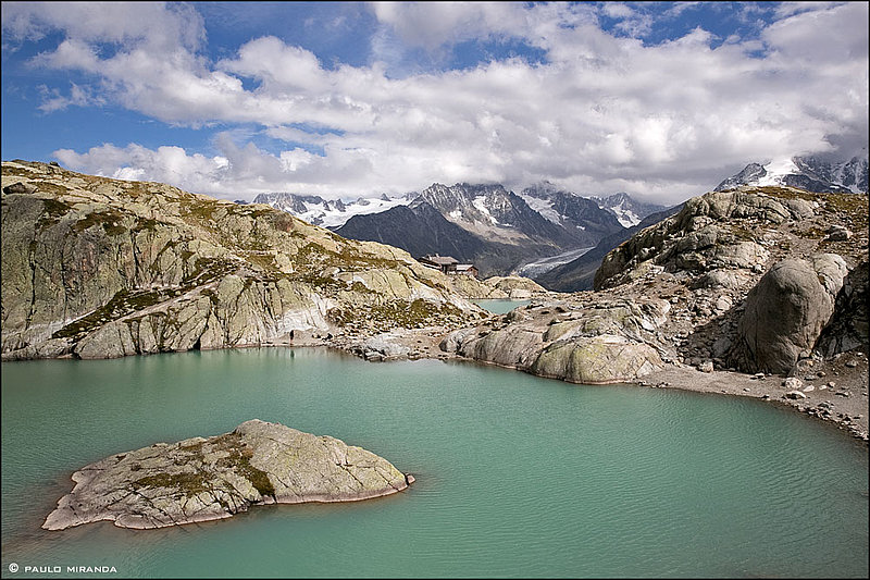 Refúgio e Lac Blanc (2.352 m).