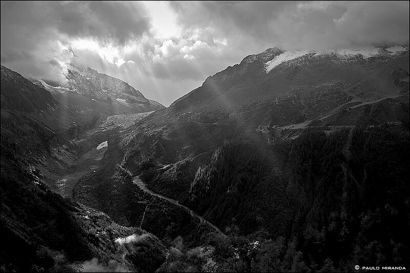 Glaciar d'Argentière visto a partir da trilha entre a vila de Tré-le-Champ e o Refúgio la Flégère.