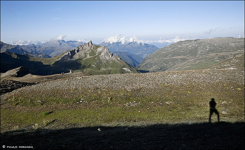 A caminho do Col de Fours, com o Col de la Croix-du-Bonhomme a distância.