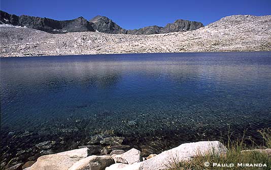 13º dia - 26/08 - km 201,9 (norte-sul) - O Lago Wanda (altitude: 3.493 m.) é assim chamado em homenagem a uma das duas filhas de John Muir.
